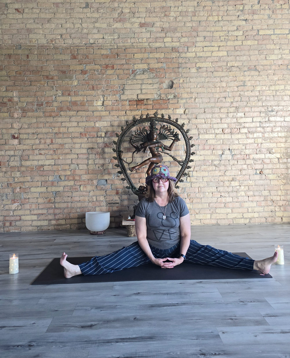Erin Meyer yoga teacher in splits